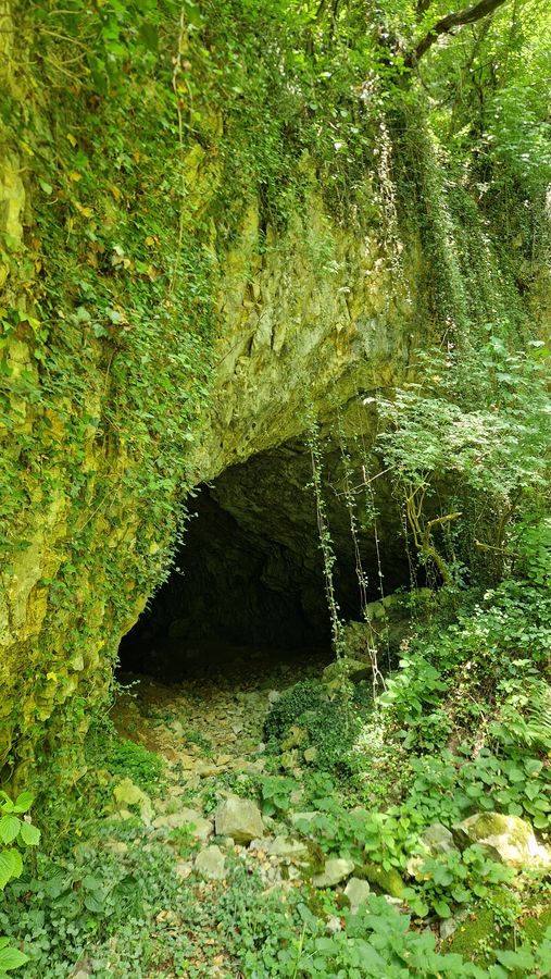 Rivčja jama zunaj 02
